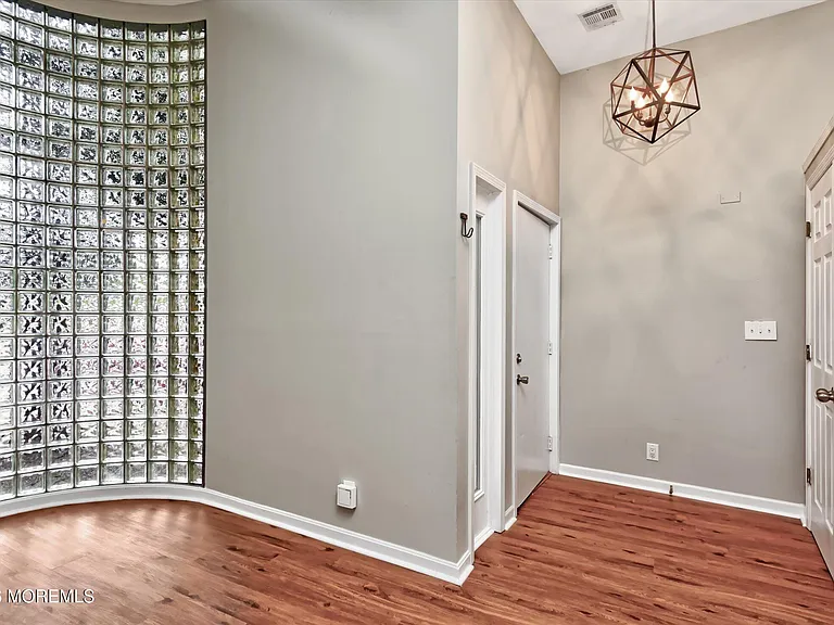 44 Marion St #9 — Photo 4