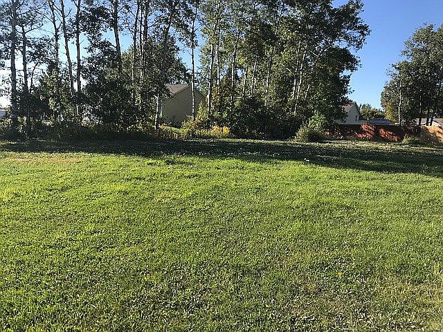 2nd image of 619 Evergreen St
