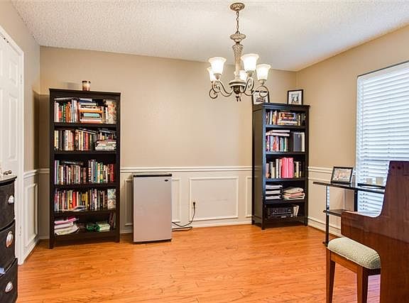 4th image of 425 Hunters Creek Dr