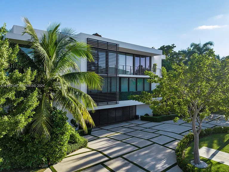 N Hibiscus Dr — Photo 2