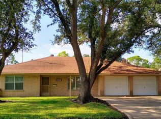 1004 Country Club Dr, Richmond, TX 77469