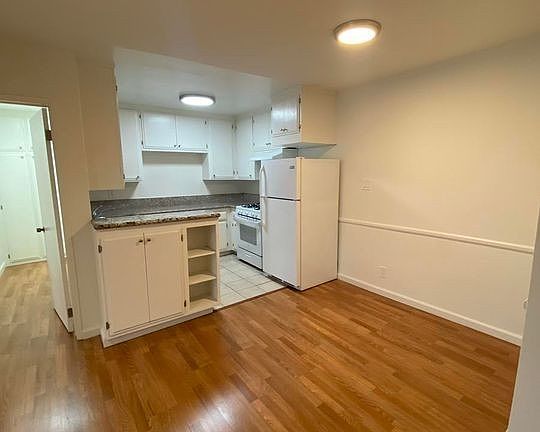 4th image of 1815 N Serrano Ave APT 305