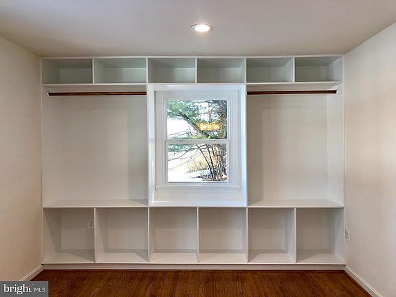 CRISP & CLEAN - MOVE IN READY