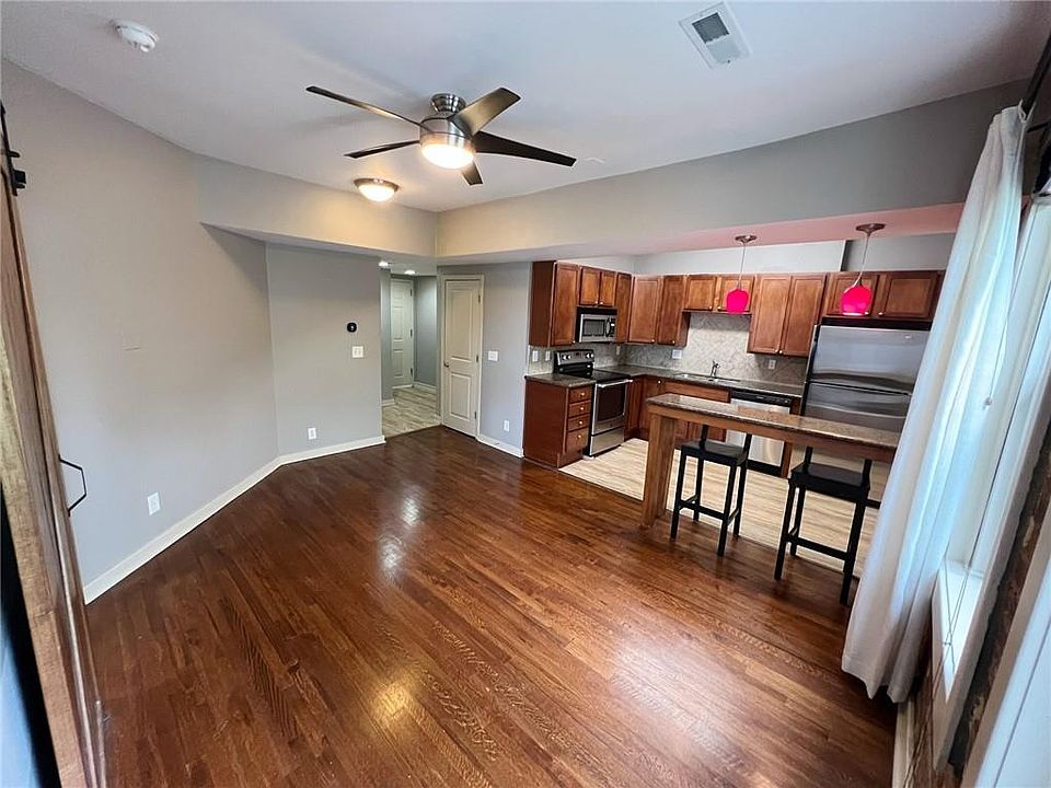 1st image of 200 E 43rd St APT 307
