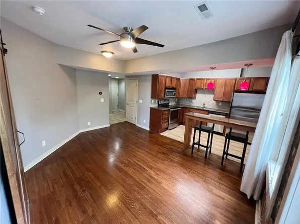 200 E 43rd St APT 307, Kansas City, MO 64111