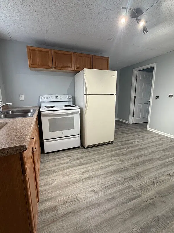 2 bed, 1.0 bath, 550 sqft, $900 — Photo 2