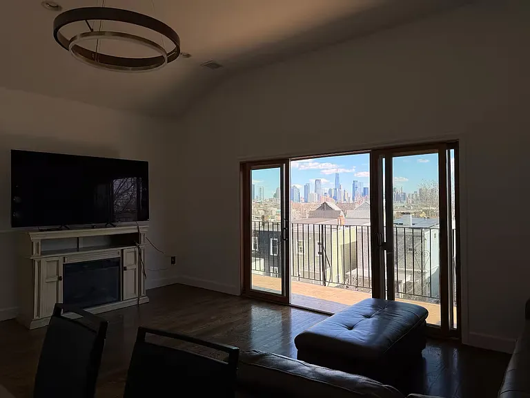 192 Arlington Ave #2A — Photo 3