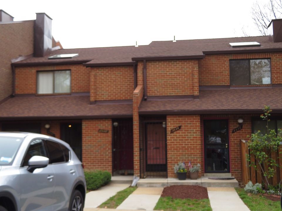 2nd image of 3435 Summit Ct NE