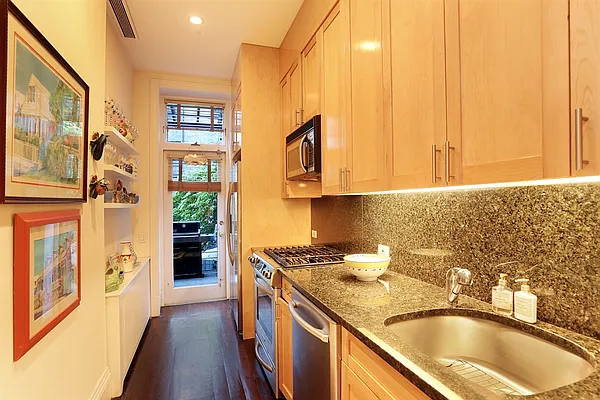 Rented by Corcoran | media 2