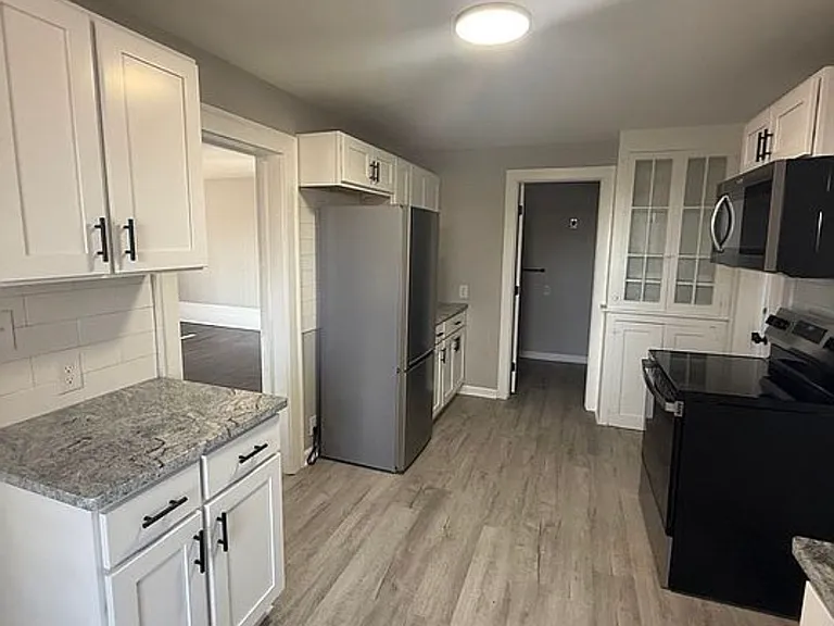 198 Main St #2 — Photo 3