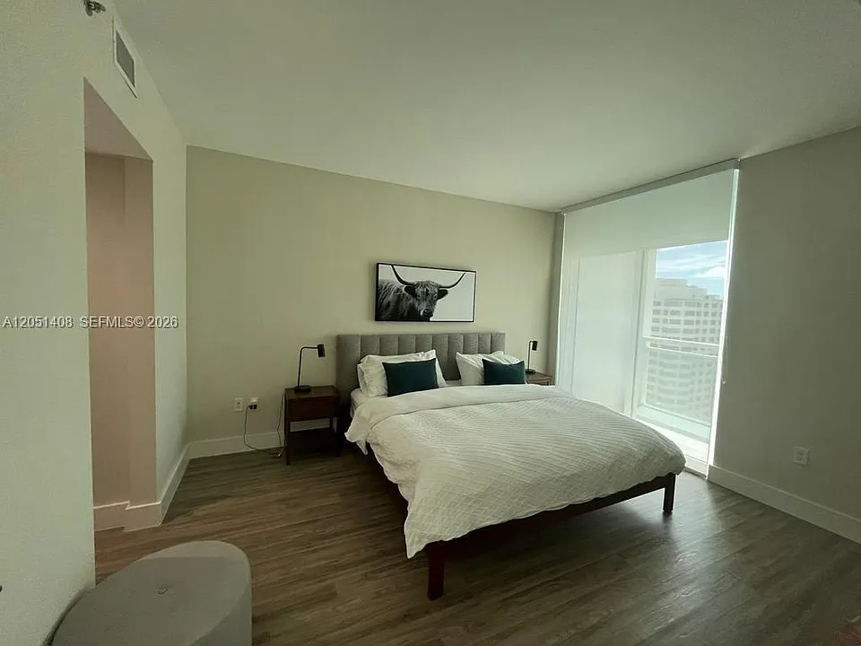 951 Brickell Ave #1706