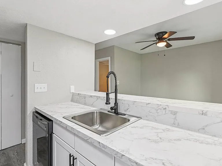Winford Place Apartments — Photo 29