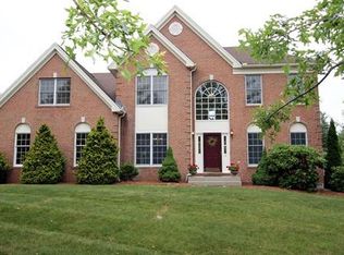 3 Winthrop Dr, Franklin, MA 02038