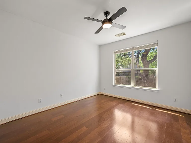 6920 Larue Belle Cv — Photo 16