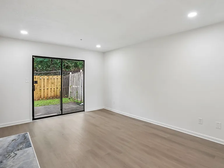 2280 Wellington Cir — Photo 3