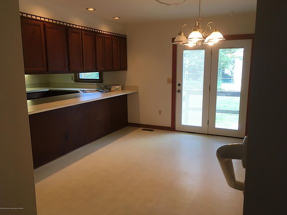 4th image of 621 Buermann Ave