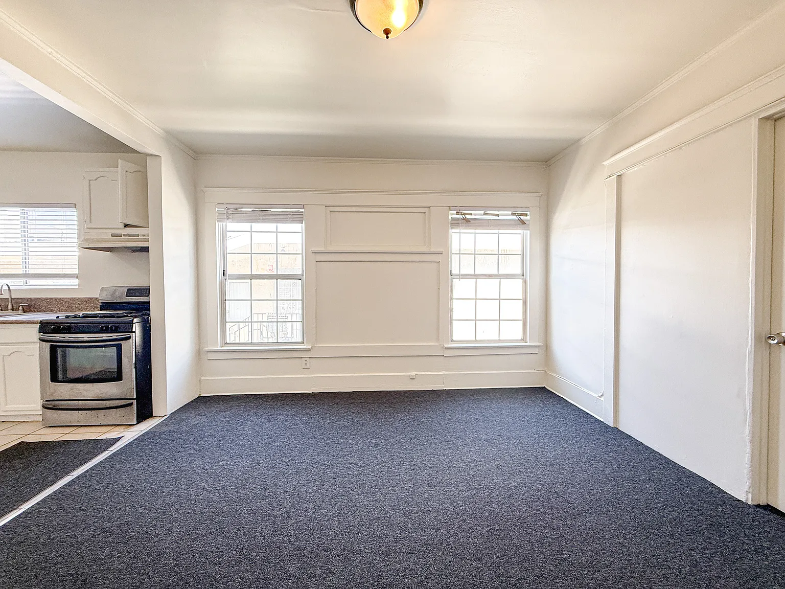 2 bed, 900 sqft, $2,400 — Photo 3