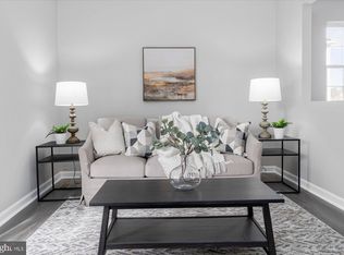 910 Sharma St, Capitol Heights, MD 20743