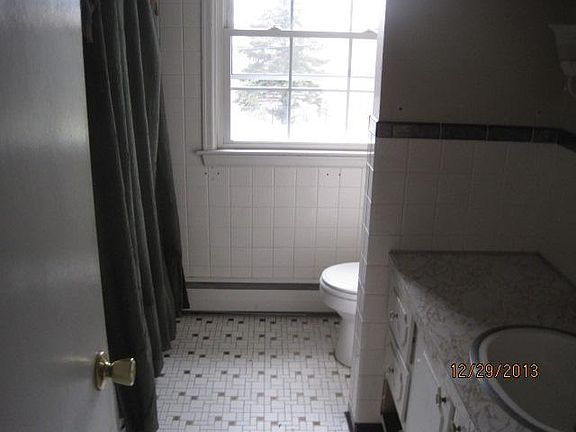 4th image of 223 Pinewood Dr