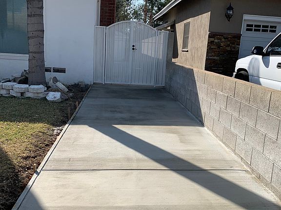 Private entrance, locked gate