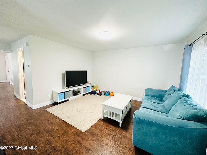 2nd image of 1409 Evergreen Avenue