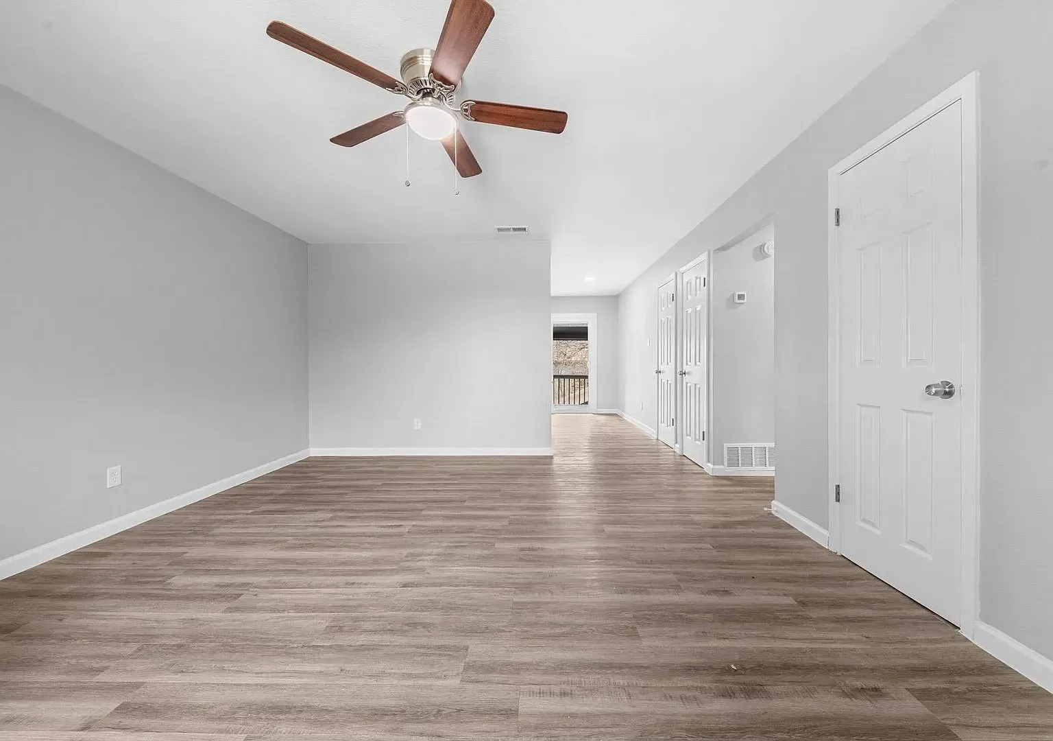 2 bed, 1012 sqft, $1,195 — Photo 2