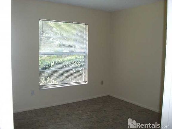 5th image of 2219 Doer Ln