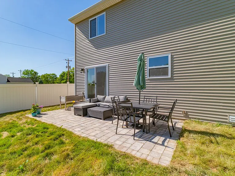 25091 Front Ave — Photo 30