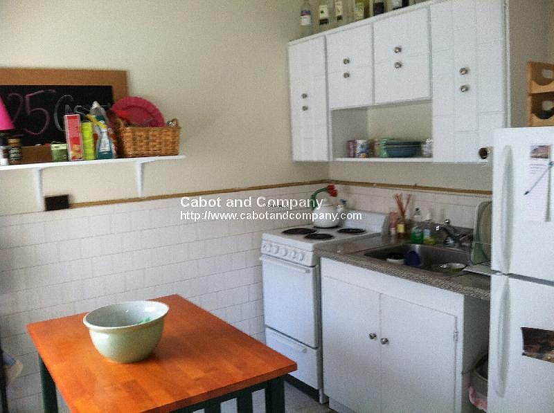 2nd image of 306 Newbury St #6A