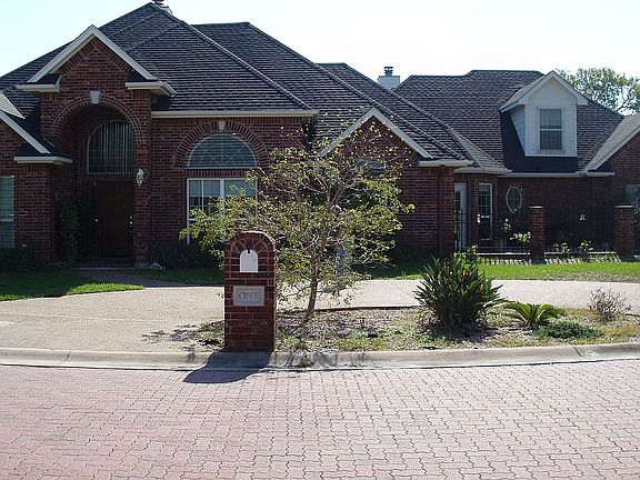 3rd image of 1 Hermitage Dr