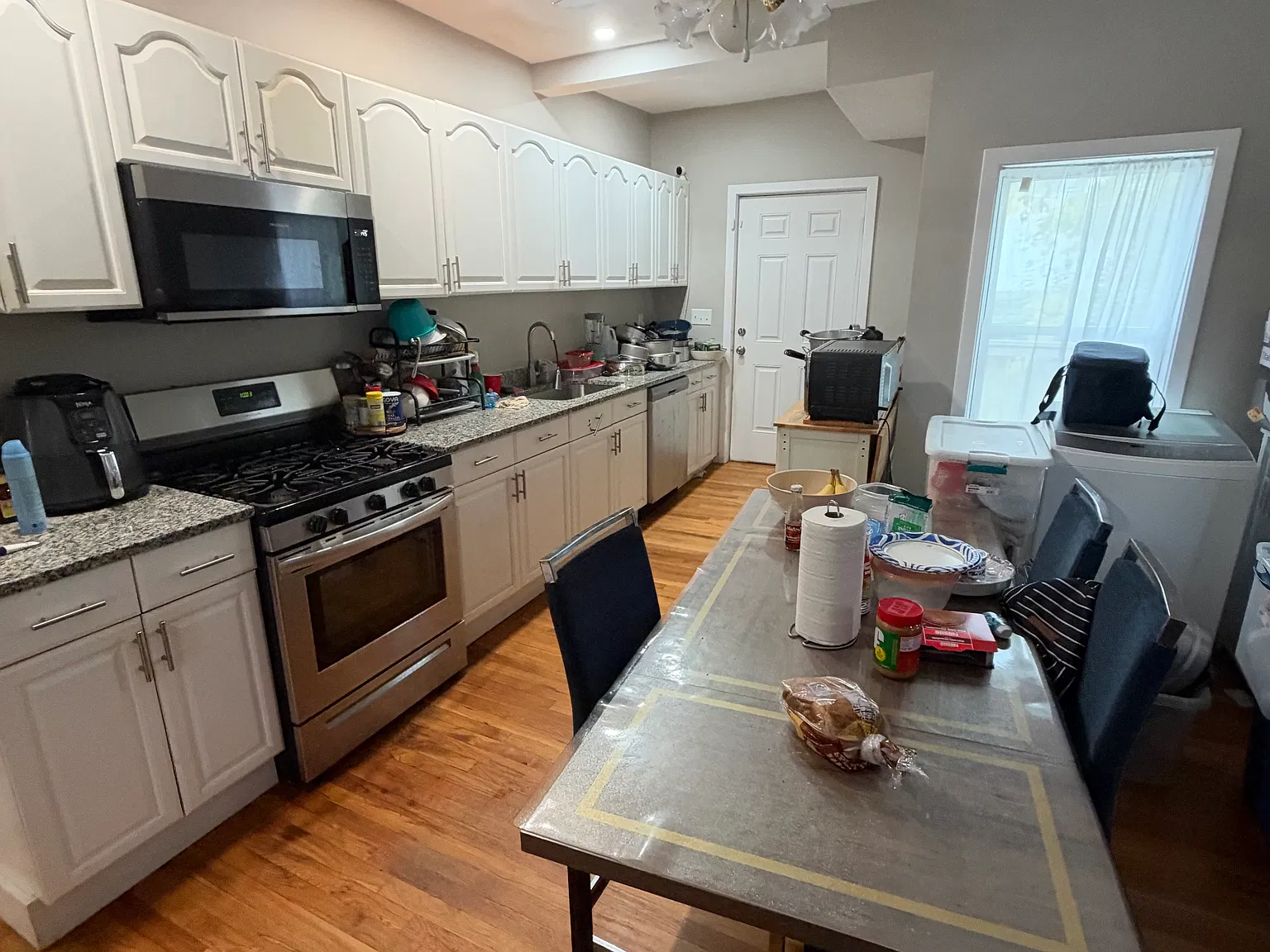 4 bed, 2100 sqft, $3,800 — Photo 3