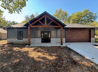 103 N Cherokee St, Frontenac, KS 66763