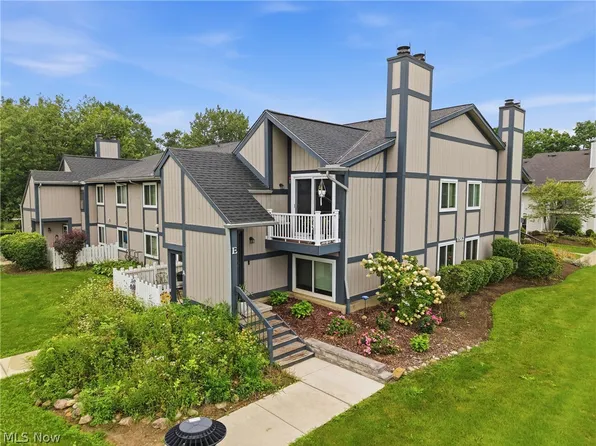 8982 Portage Pointe Dr #E, Streetsboro, OH 44241