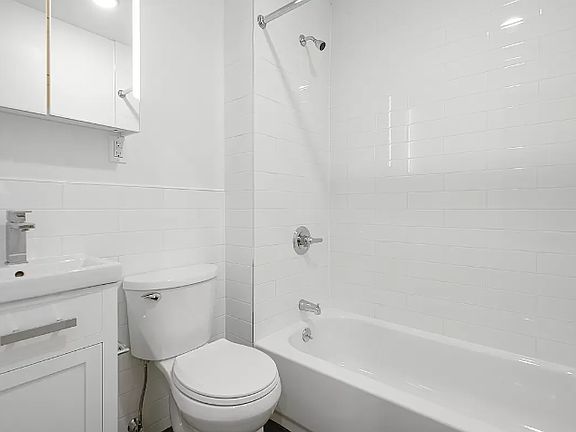 4th image of 773 Hart St #3F