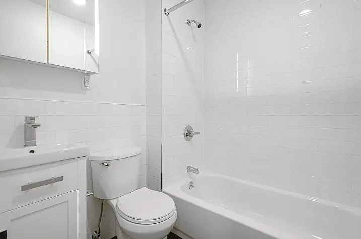 773 Hart St #3F — Photo 4
