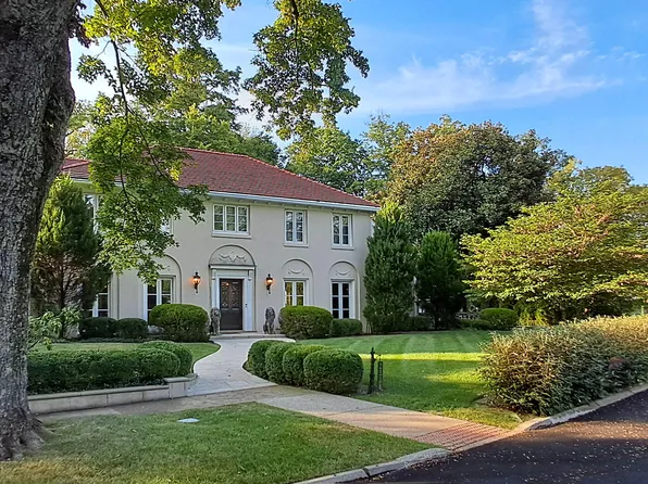 2328 Village Dr, Louisville, KY 40205