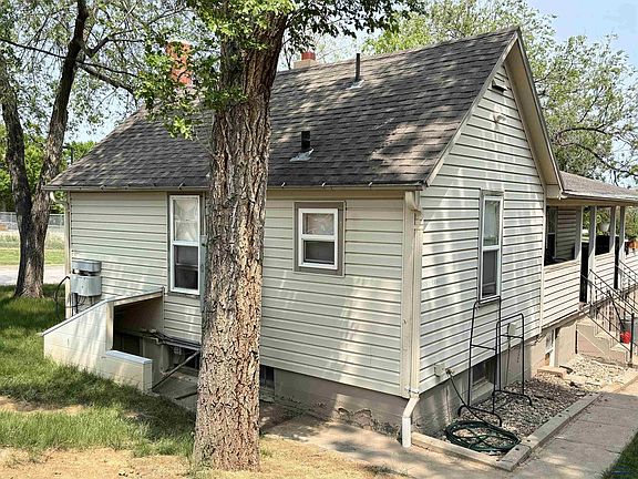 3rd image of 831 Dilger Ave