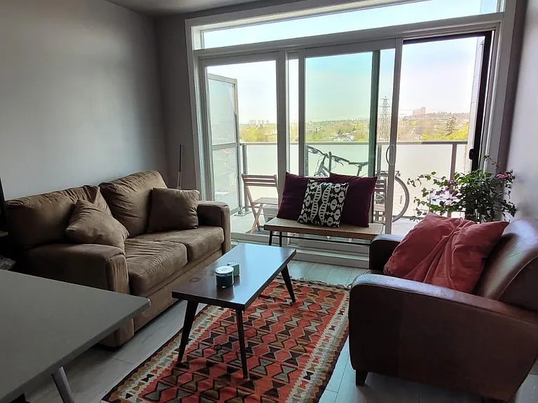 385 Osler St #609 — Photo 4