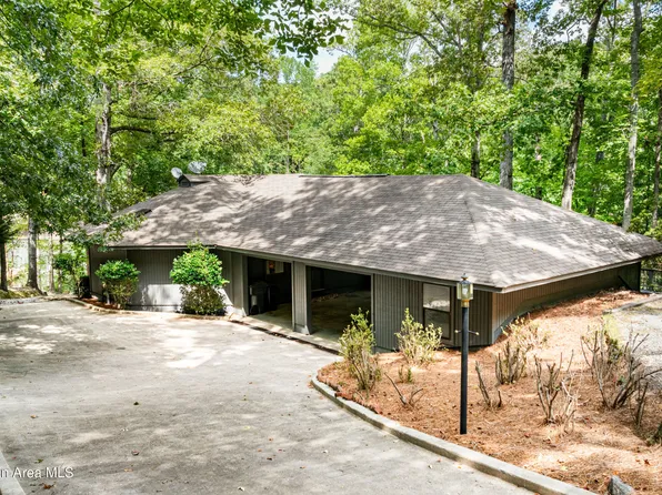 136 N Fairwinds, Alexander City, AL 35010