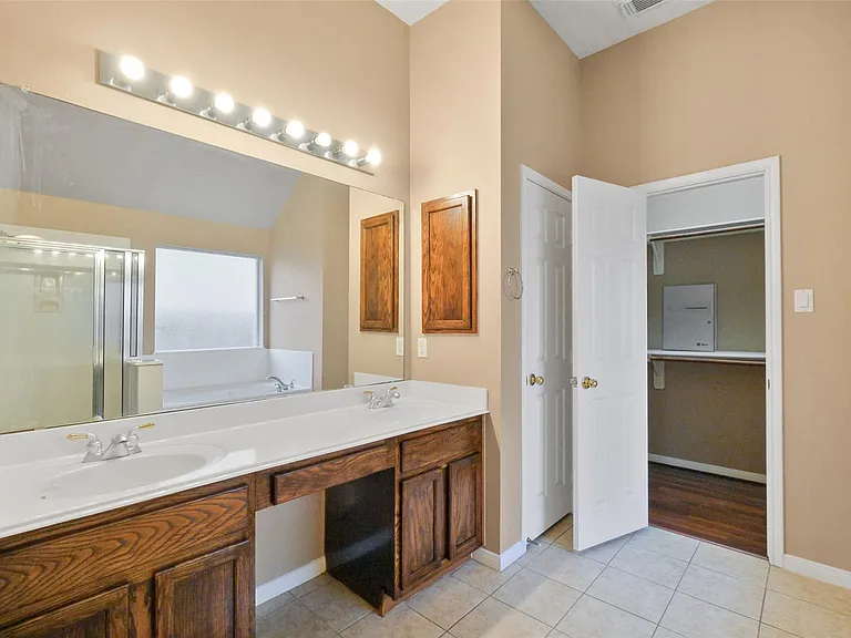 2610 Easton Springs Ct — Photo 14