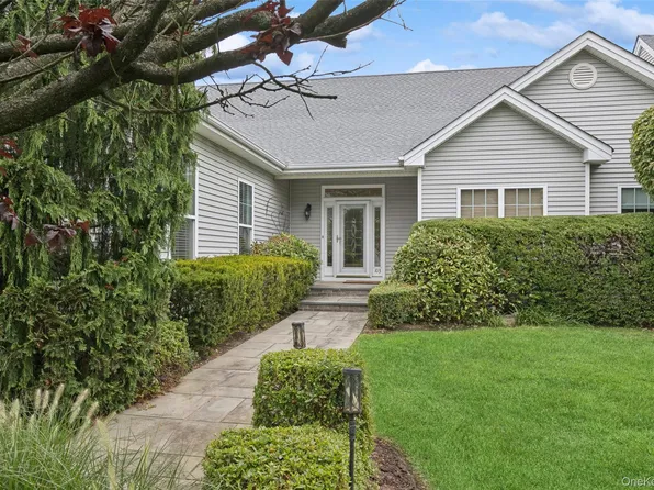 103 Rivendell Court, Melville, NY 11747