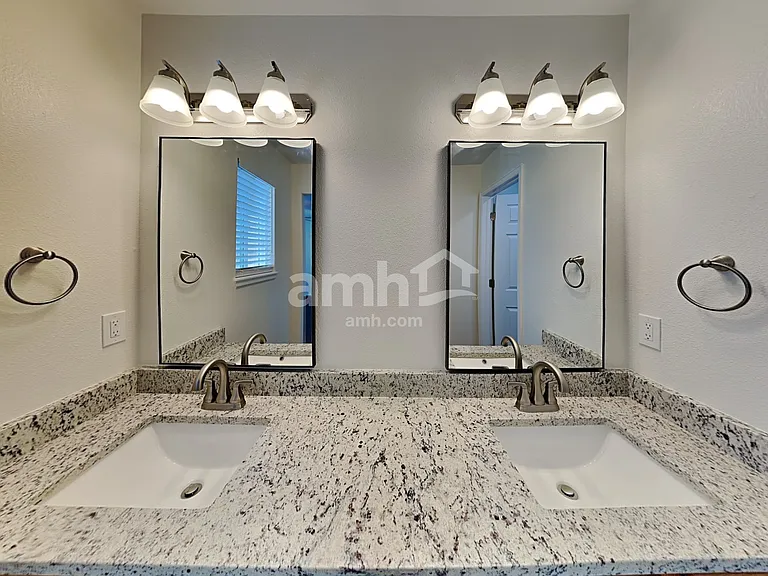 19506 E Bellisario Creek Dr — Photo 13