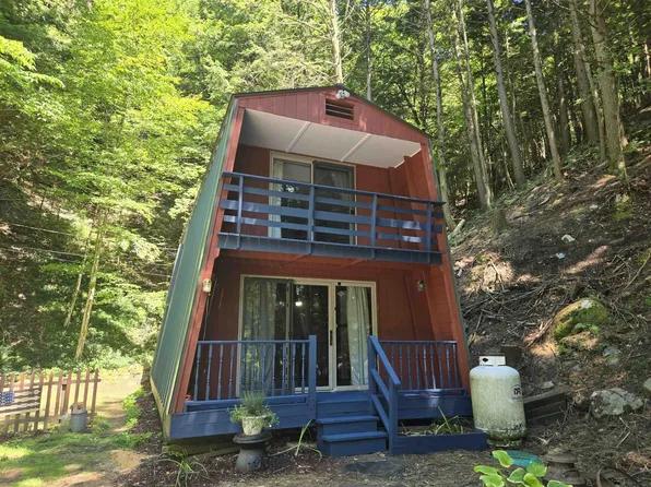 389 Dothan Road, Hartford, VT 05001