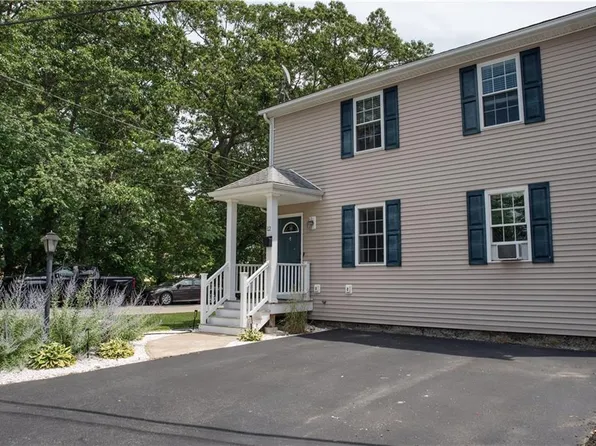 12 N Shore Dr E, Riverside, RI 02915