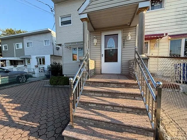 3 bed, 2.0 bath, 1332 sqft, $3,999 — Photo 3