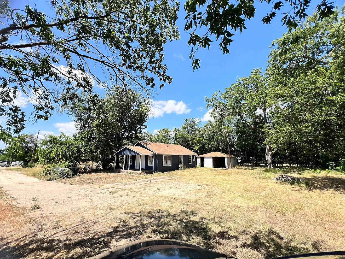 Secluded 3 bed/one bath home available today! — Photo 1