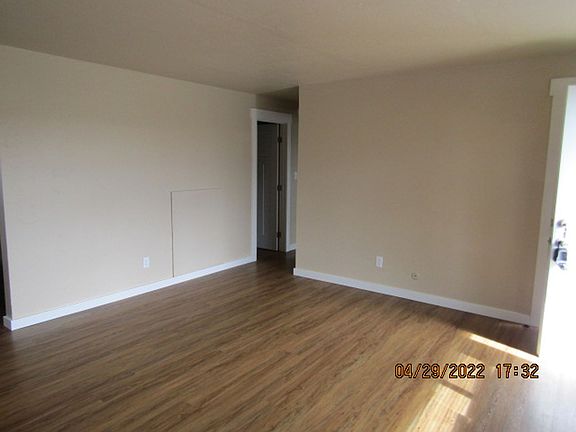 5th image of 393 S 1st St #B