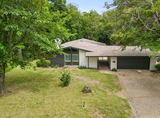 325 Meadowcreek Dr, Desoto, TX 75115