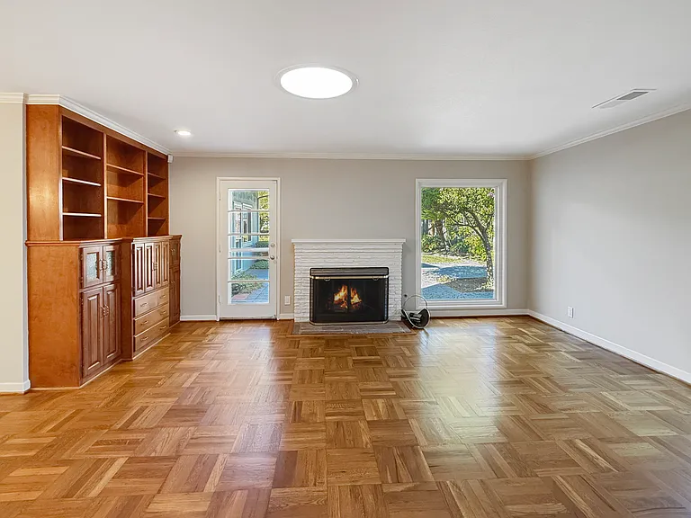 Living Room - Unstaged