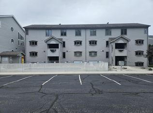317 5th Ave APT 4, Manistee, MI 49660